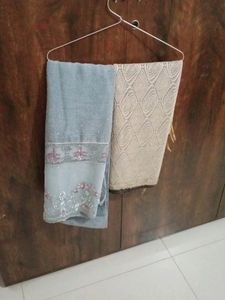 Selling 2 Stoles