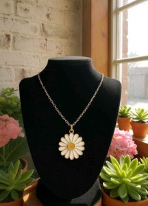 Daisy Pendant Necklace