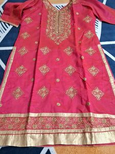 Elegant Pink Embroidered Kurta