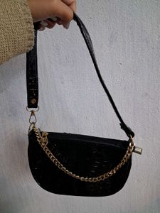 Chic Black Handbag