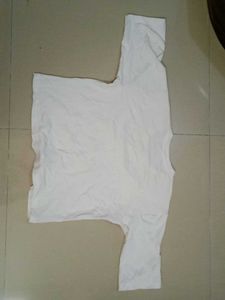 WHITE CROP TOP