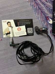 Boat Bassheads 225 Earphones With Box Documentaries And Extra Eartips