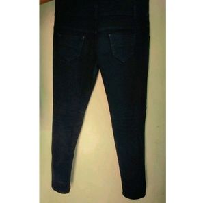 knee cut jeans...👖