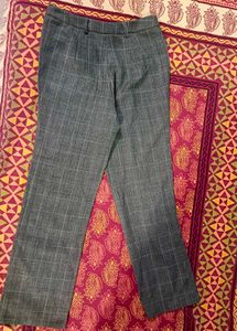 British Woman&#39;s Grey And White Plaid Trousers