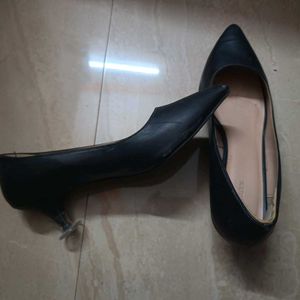 Black Kitten Heel Pointed Toe Pumps