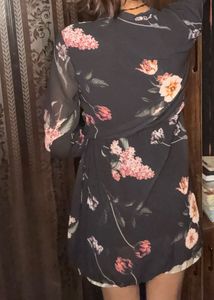 Chic Floral V-Neck Dee’s