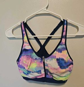 Victoria's Secret brand sports bra 💙