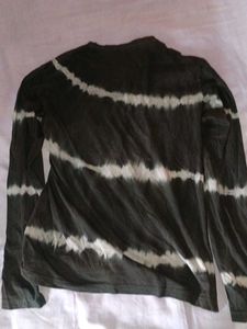 Black Tshirt With White Lining, Size-medium