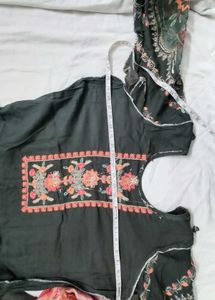 Elegant Embroidered Kurti with Dupatta