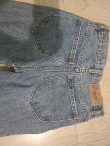 A US company &#34;LEE&#34; Jeans