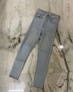 Price Drop 🌷ZARA TRF High Waist Jeans Size Euro34