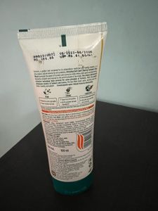 Himalaya Dark Spot Clearing Turmeric Face Wash
