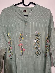 3/4th Sleeve Floral Thread Work Kurta