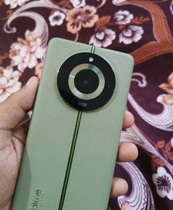 Samsung And Realme Smartphone