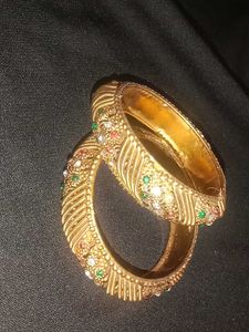 Elegant Gold-Tone Bangle Set