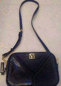 The Victoria Top Zip Crossbody Navy