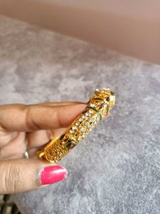 Beautiful Pearl Bangle
