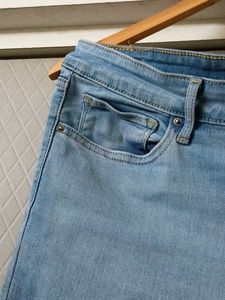711 Skinny Levi&#39;s (Waist 32-34)