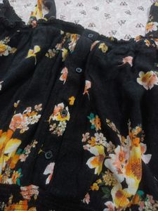 Floral Cold Shoulder Cropped Top🌻❤️💯💅🏼