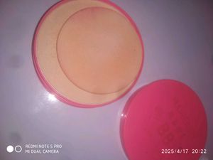 Huda Beauty Compact