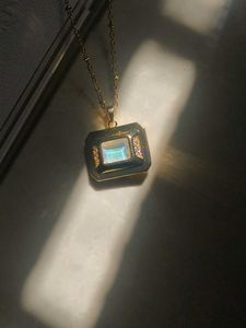 Neckpiece