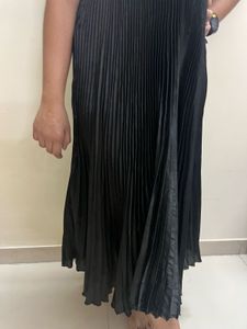 Elegant Black Pleated Skirt