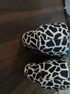 Chic Animal Print Flats