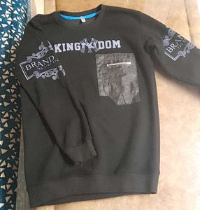 Stylish Black Sweatshirt