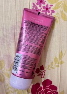 Pond&#39;s Bright Beauty Face Wash