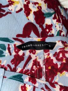 Trend Arrest Floral Top