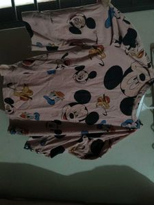 A Crop Top With Elegant Front Knot Nd Puff Sleeves