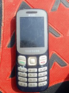 Samsung Duos Keypad Phone.Best Price Only Battery Issue Condition Is Very Good