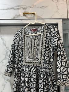 Black & White Printed Kurti Set