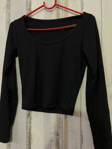 Black Ribbed Long Sleeves Crop Top