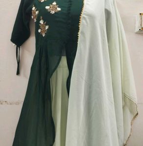 Elegant Green &amp; White Kurta Set