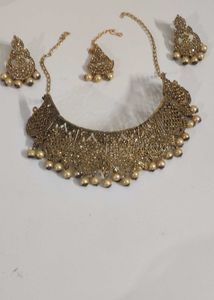 CZ Golden Choker Set With Pearl Desig
