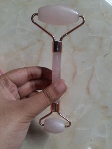 NYKAA Rose Quartz Gua Sha And Roller