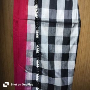 New Raw silk Checked Saree with Tassels