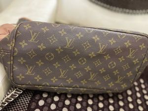 Louis Vuitton Neverfull MM Monogram Tote Bag