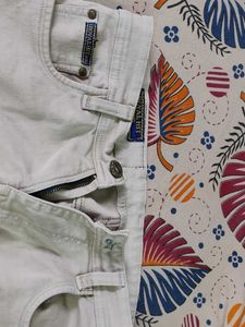 Distressed White Tone Jeans