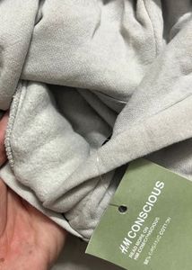 H&amp;M Printed Hoodie 🩶