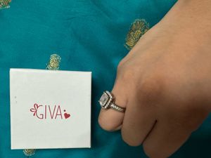 Elegant Silver Ring Giva
