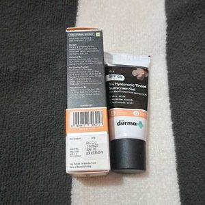 The Derma Co 1% Hyaluronic Tinted Sunscreen Gel