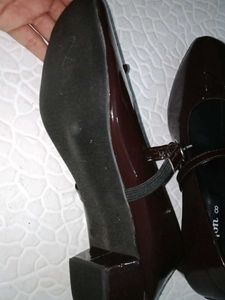 Uniqon Brown Patent Leather Mary Janes - Size 8