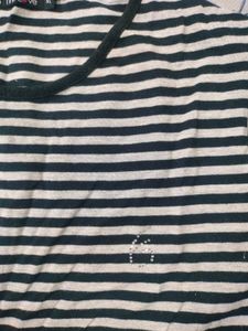 Black &amp; Grey Striped Full T-shirt🤍