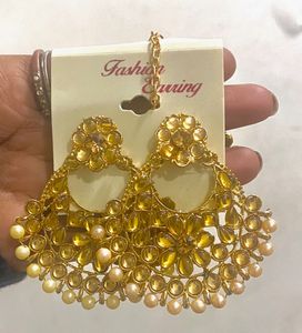 Fashionable Earrings with Mang-Tika