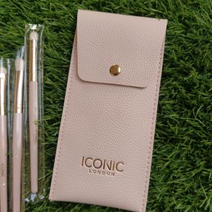 Iconic London Makeup Brush