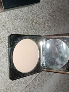 Myglamm Manish Malhotra Skin Awakening Compact