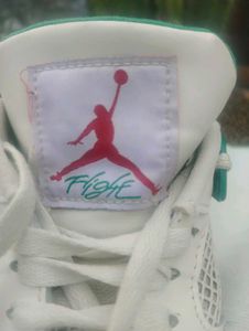 Jordan 4 Retro - Classic Style