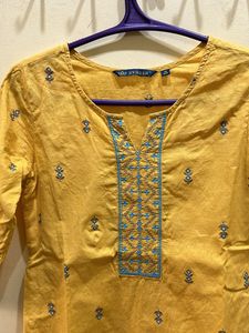 Avaasa Yellow Kurta Size M